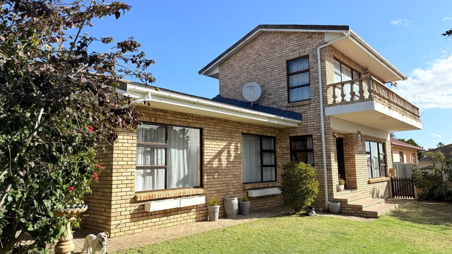 To Let 3 Bedroom Property for Rent in Heiderand Western Cape